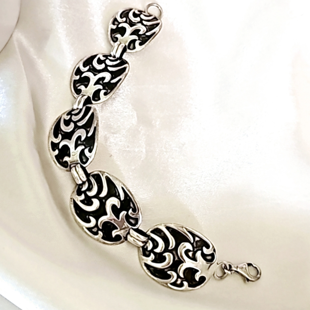 Silpada B1700 Circle of Friends Oval Etched Scroll Sterling Silver Link Bracelet
